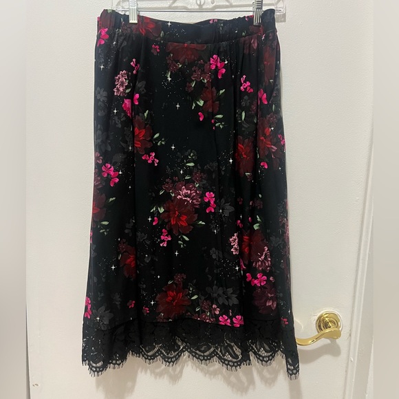 Black Floral Premium Ponte Lace Midi Skirt. Never worn. - Picture 7 of 7